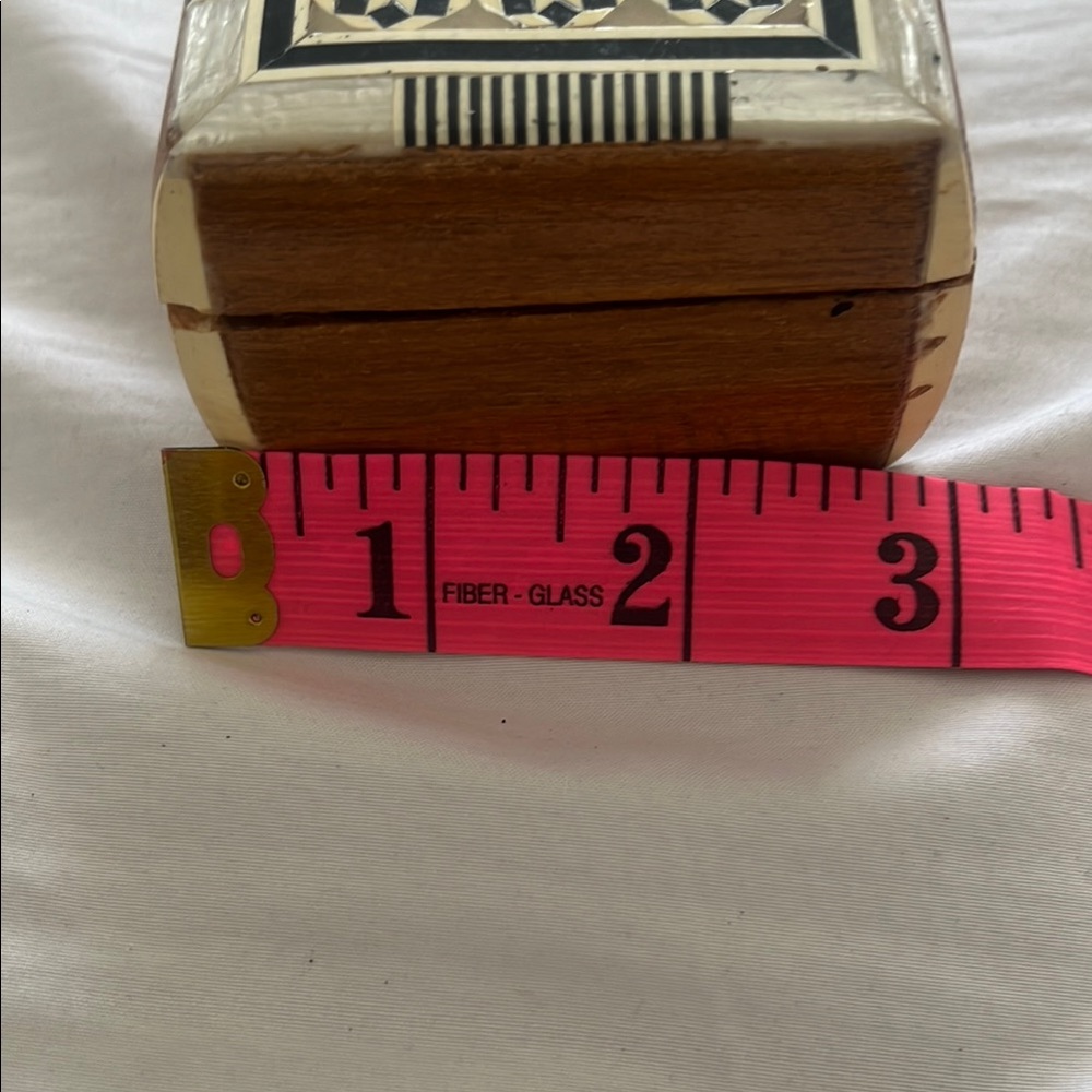 Elegant Black and cream Decorative Box - Picture 9 of 10
